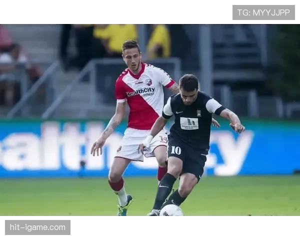 特温中场组织表现出色,持续提升球队在赛季中的竞争力 特温中场组织表现出色,持续提升球队在赛季中的竞争力