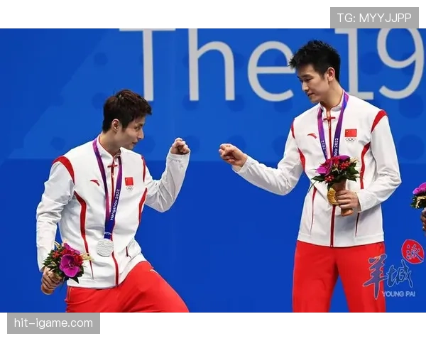 李诗沣又发生活照，球场上那个拼命的少年下场就是隐形富豪，我钱包先躲着